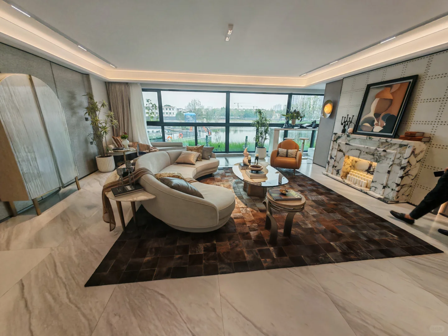 河东中环丨350万起入住湖景奢宅🏡