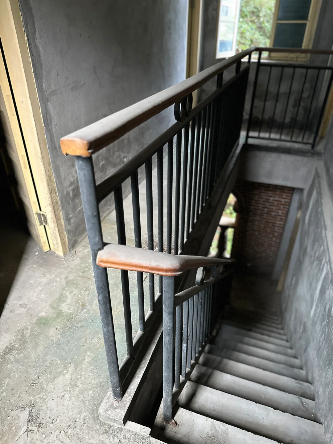 福州路旁一栋空置的民国红砖小洋房
