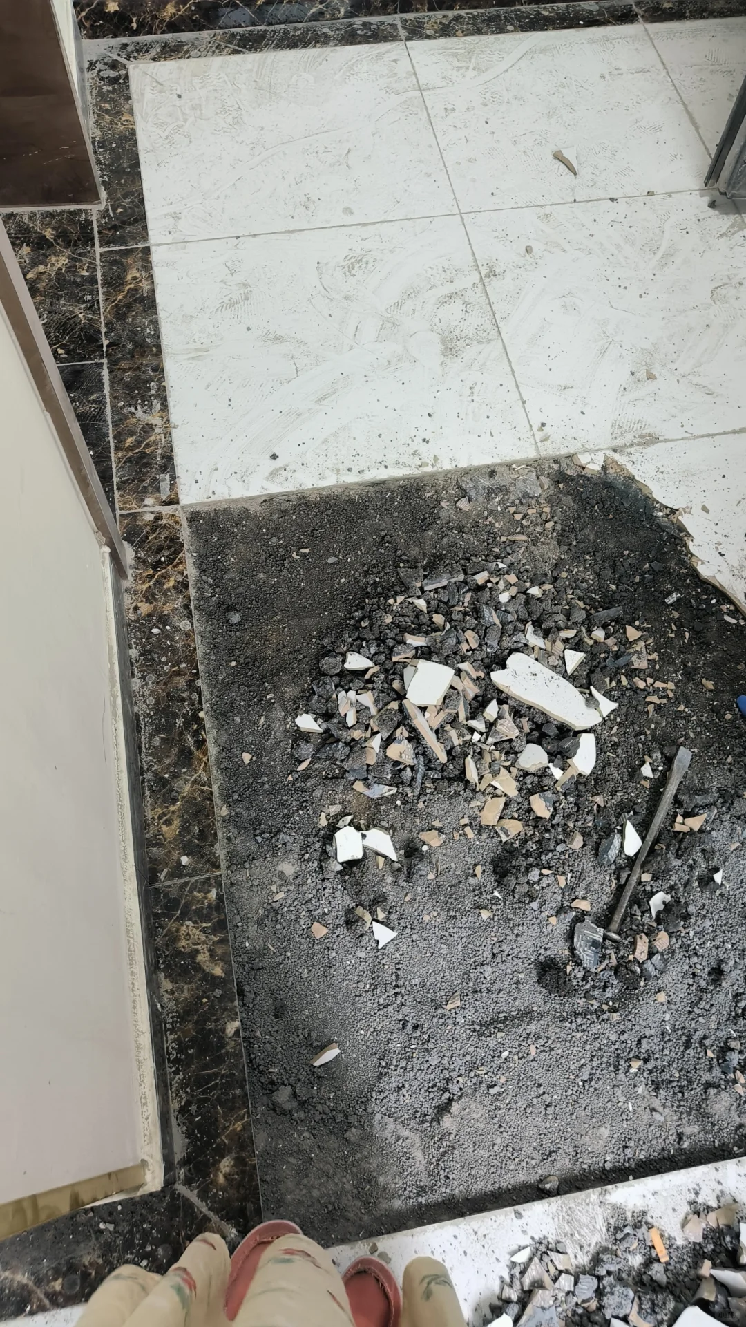开发商把入户门前的地砖泡了怎么维权