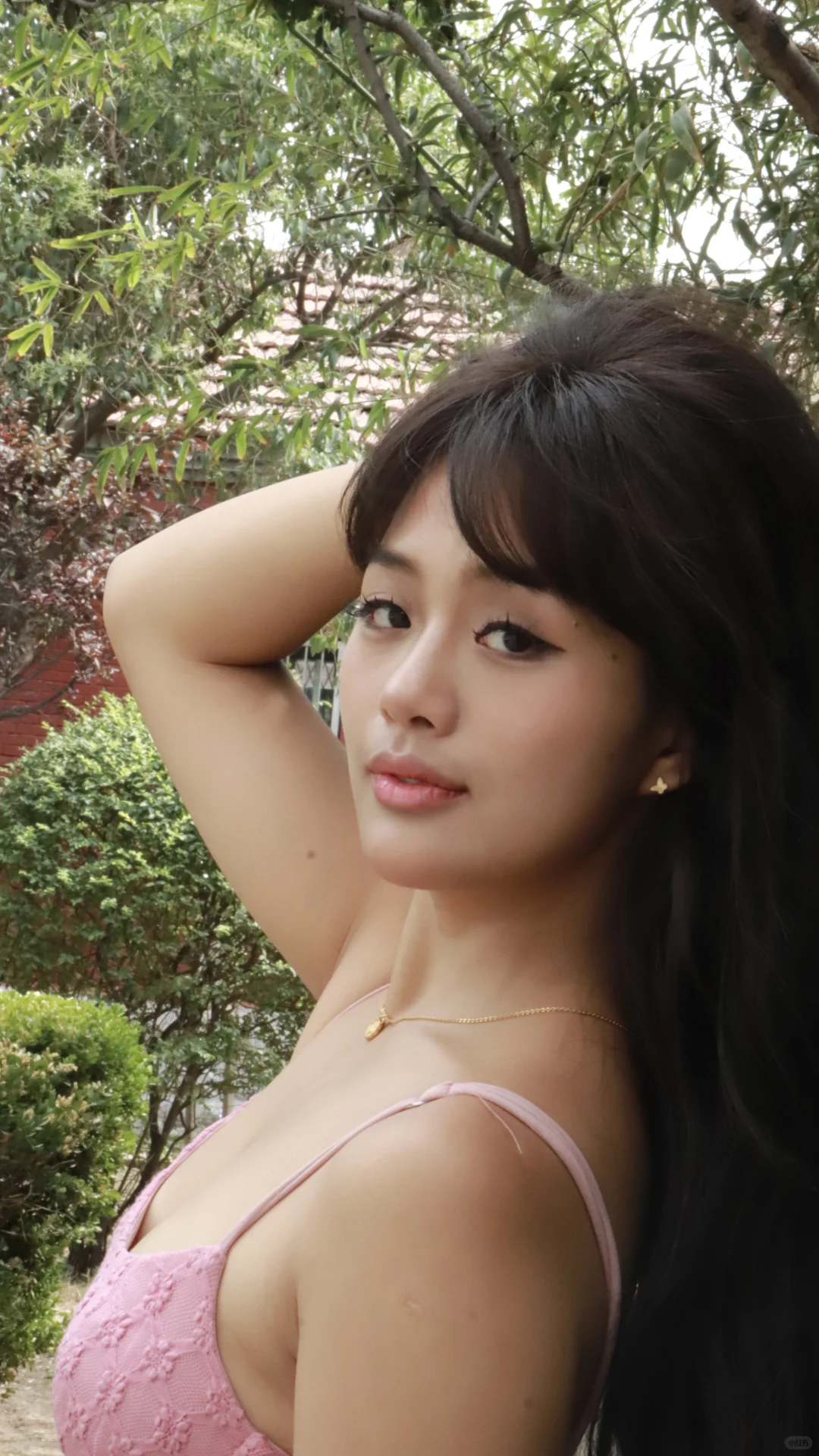 她美得像古早画报上的东方女孩🌸