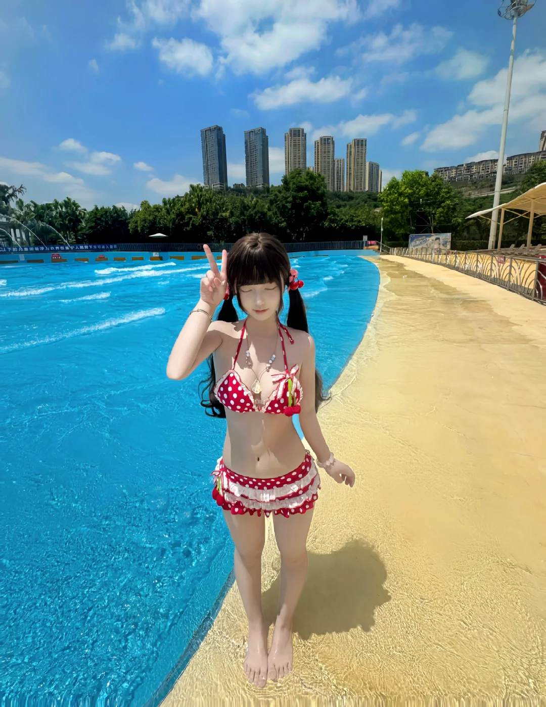 🌊👙