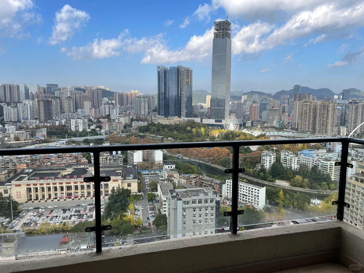 贵阳遵义路新房出租 家具全新 万象城旁边