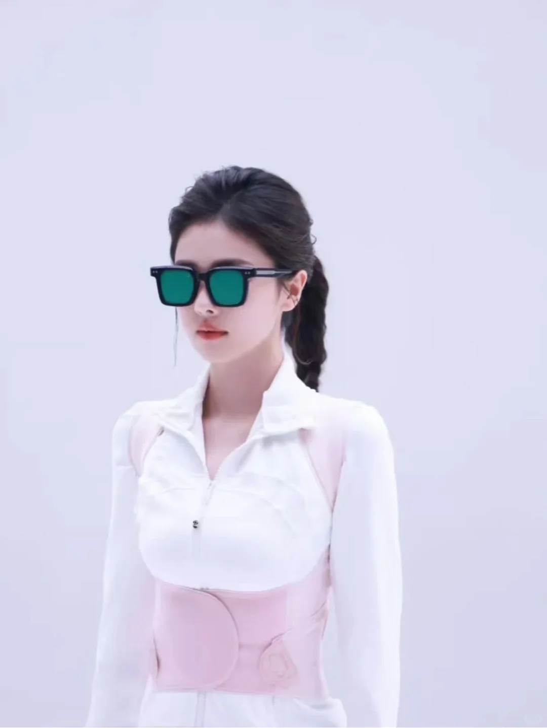 白鹿好丰腴啊，毛线衣都裹不住，好体态