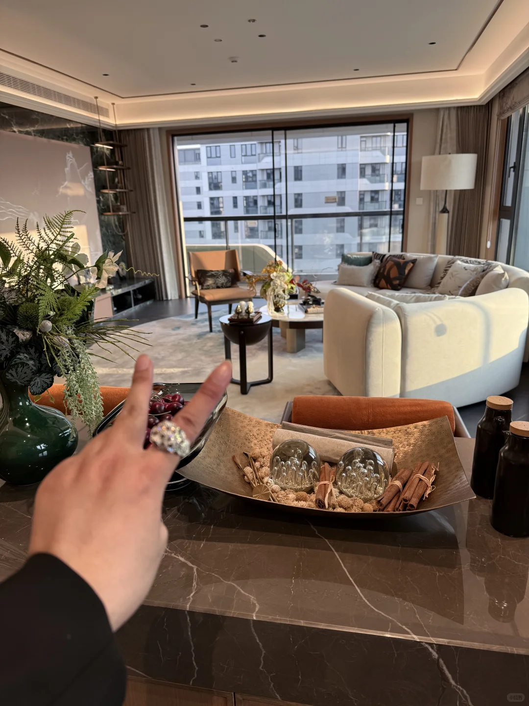 不是在看房就是在看房路上……