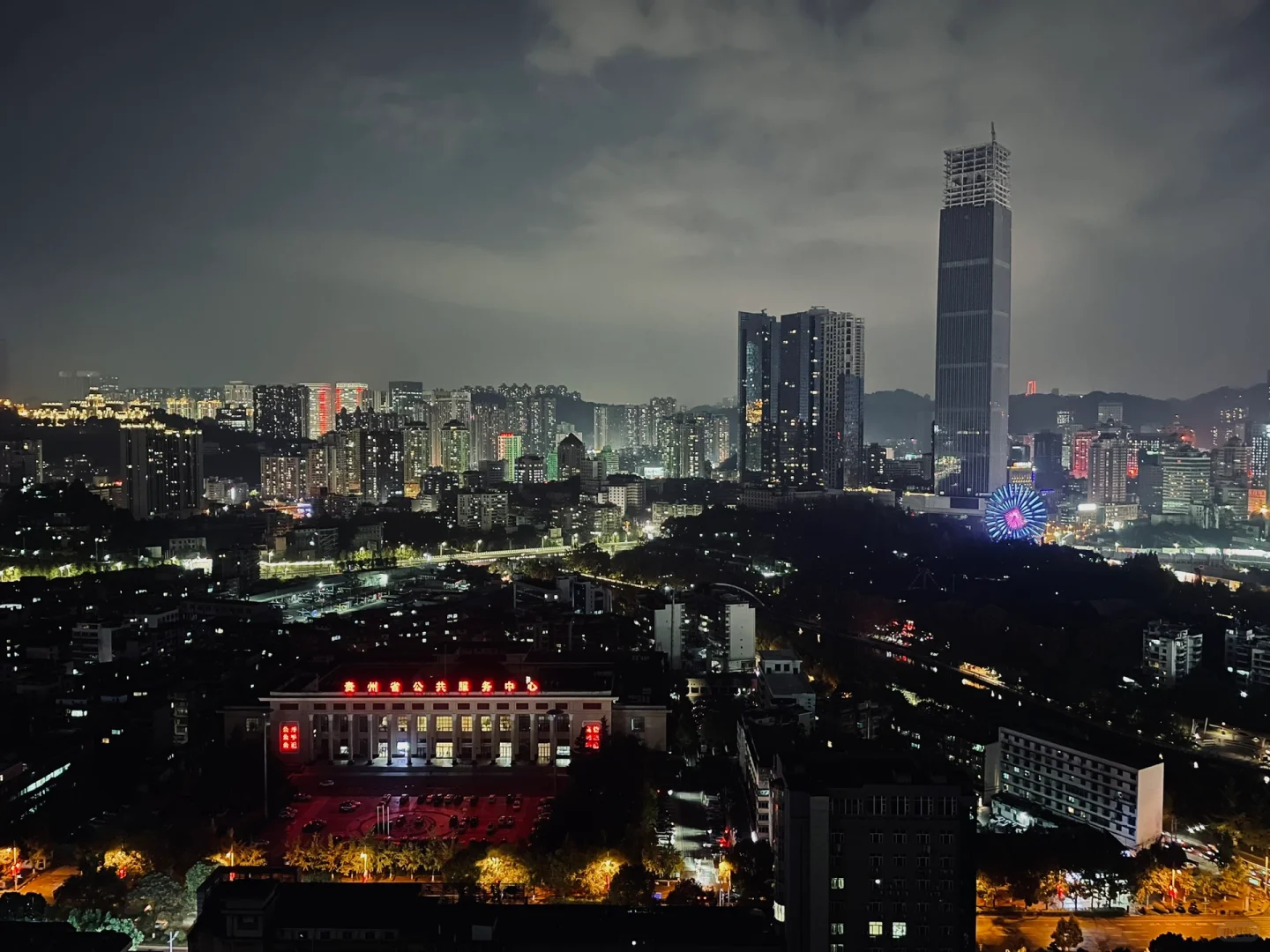 贵阳遵义路新房出租 家具全新 万象城旁边