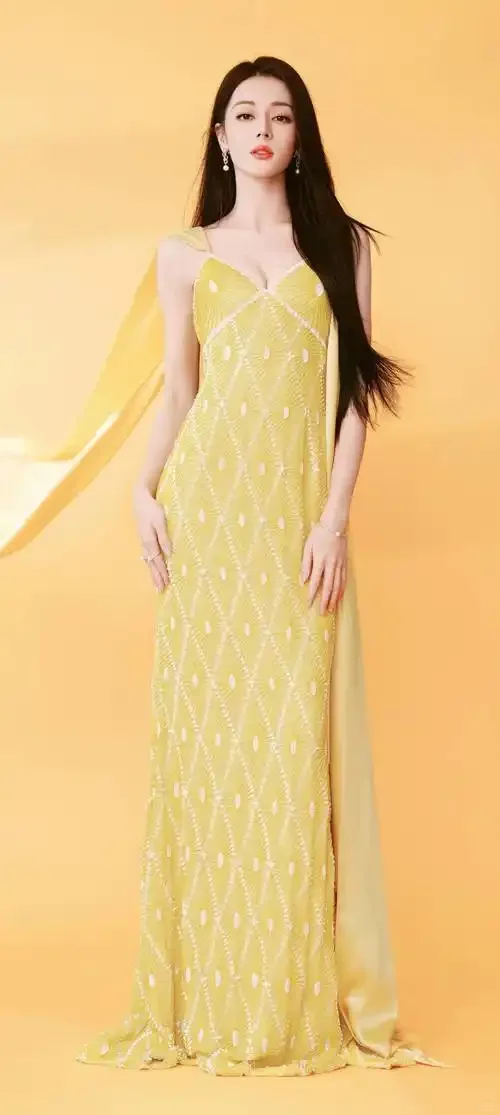 迪丽热巴突破以往甜美形象，演绎恶女角色尽