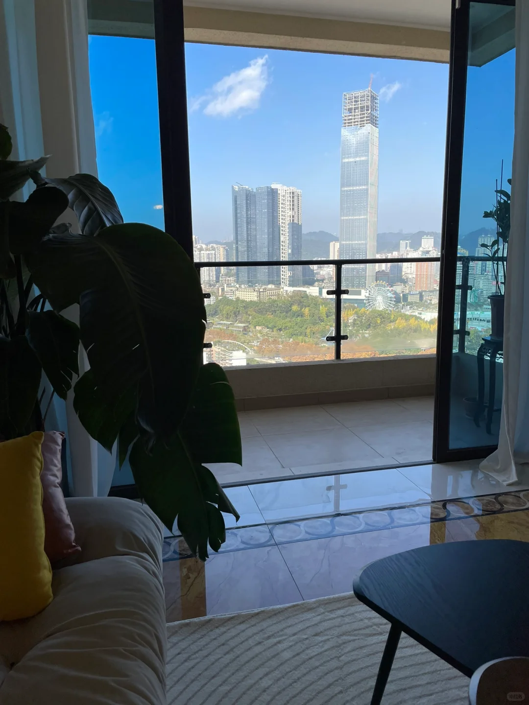 贵阳遵义路新房出租 家具全新 万象城旁边