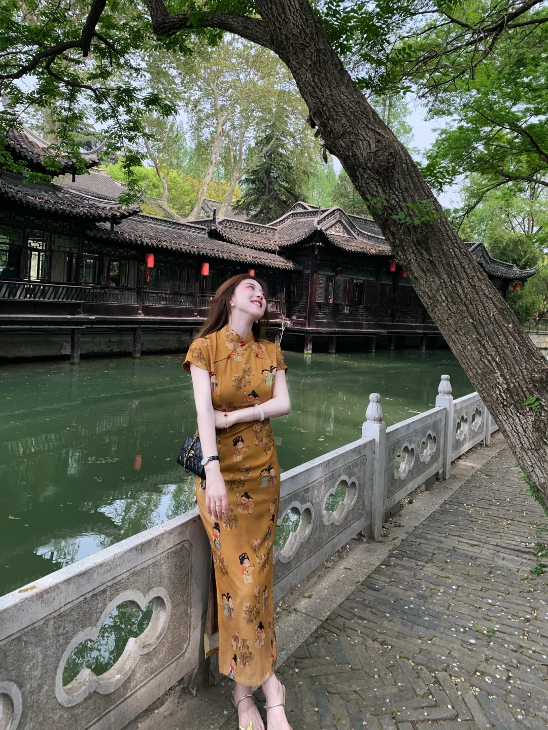 小唐人旗袍裙好喜欢很特别😊可可爱爱
