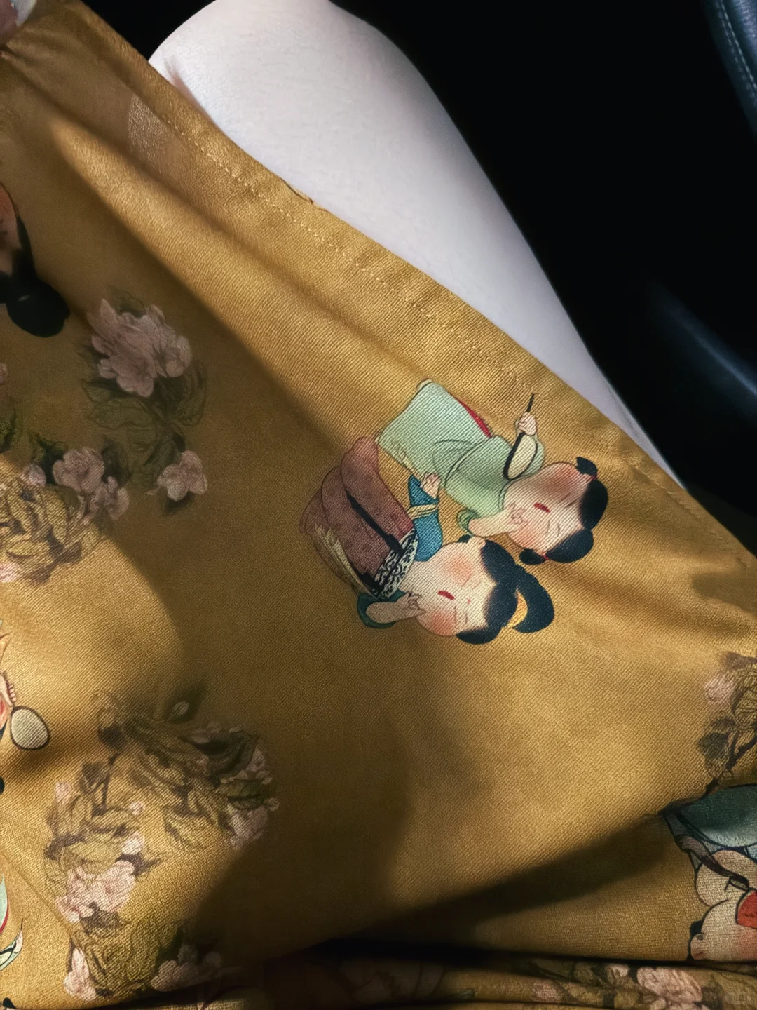 小唐人旗袍裙好喜欢很特别😊可可爱爱
