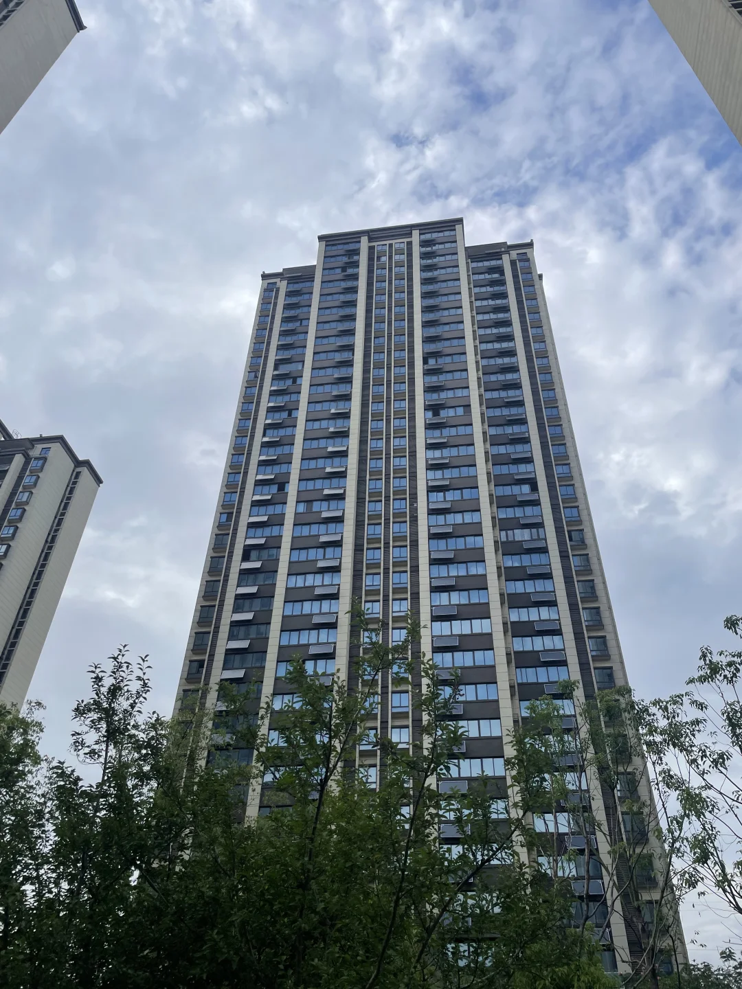 【急售舒城一中旁晴川一品小区安置房】