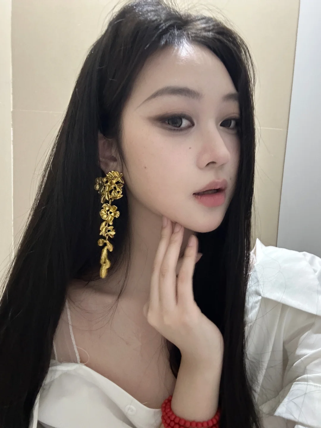 婆婆说我一脸狐媚子样，不让我出门，只能在