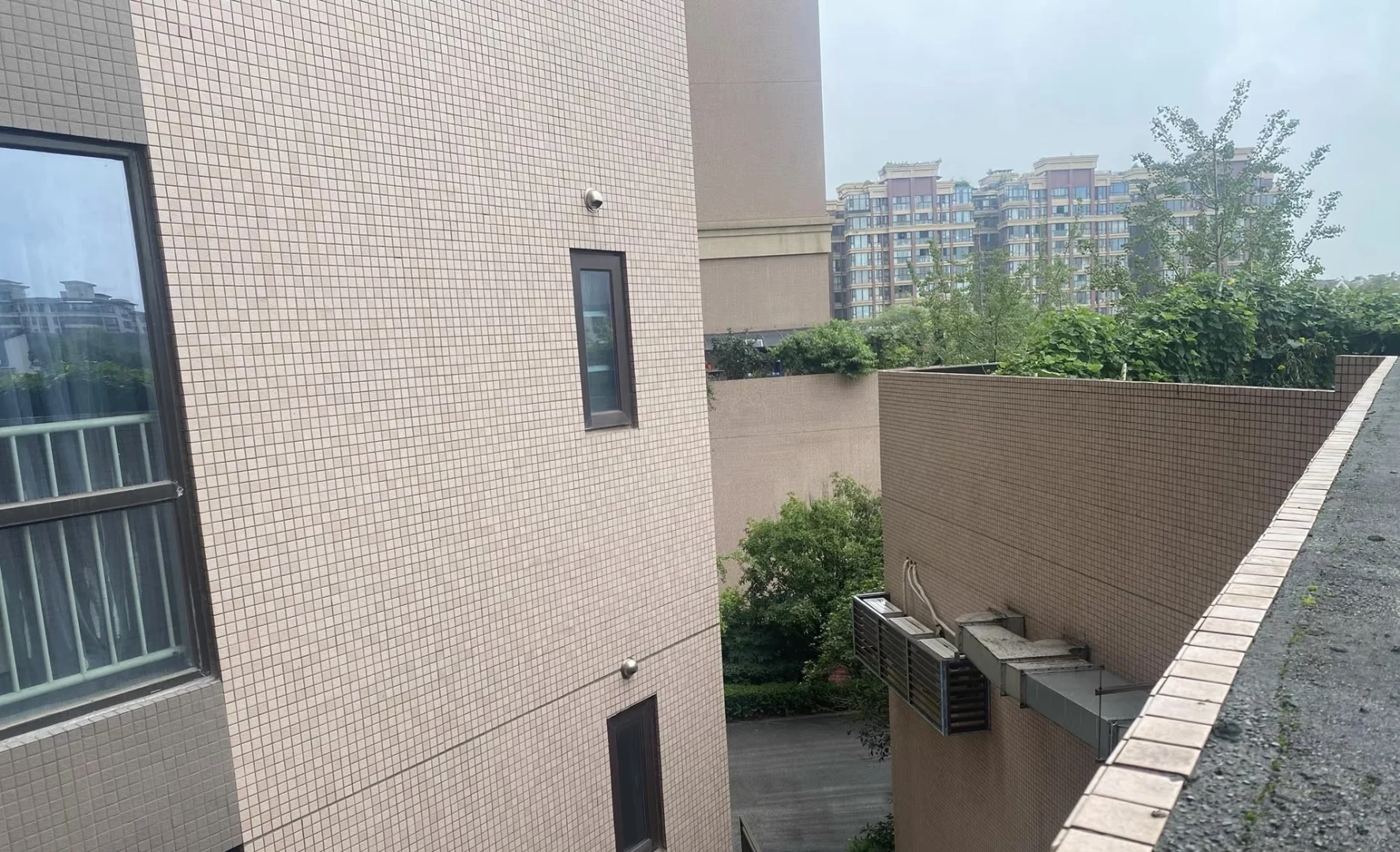 卖一套自己的超大露台花园房