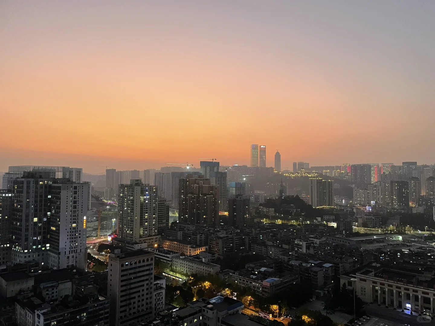 贵阳遵义路新房出租 家具全新 万象城旁边