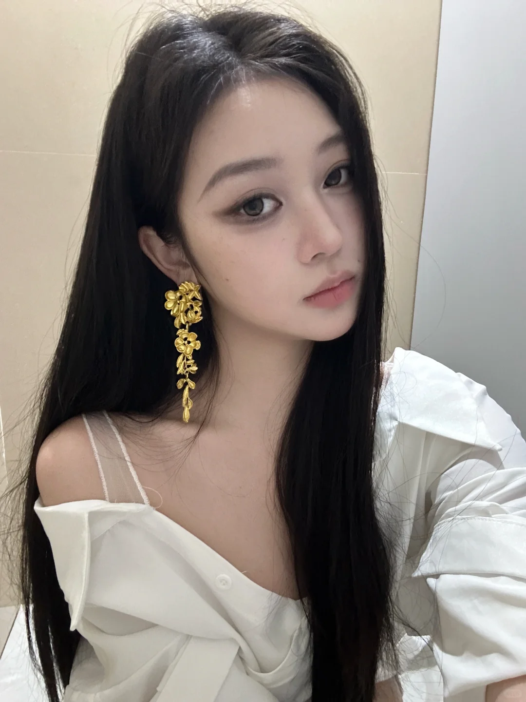 婆婆说我一脸狐媚子样，不让我出门，只能在