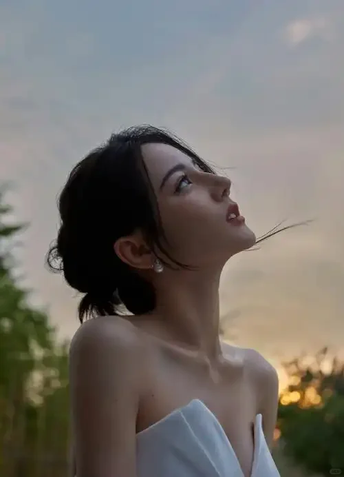 迪丽热巴突破以往甜美形象，演绎恶女角色尽