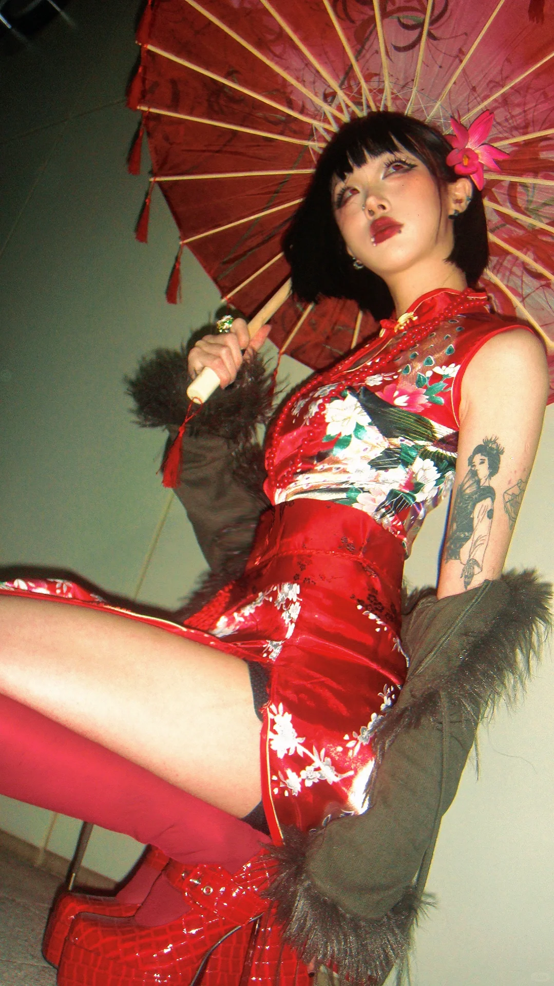 碍眼的妖艳红莲