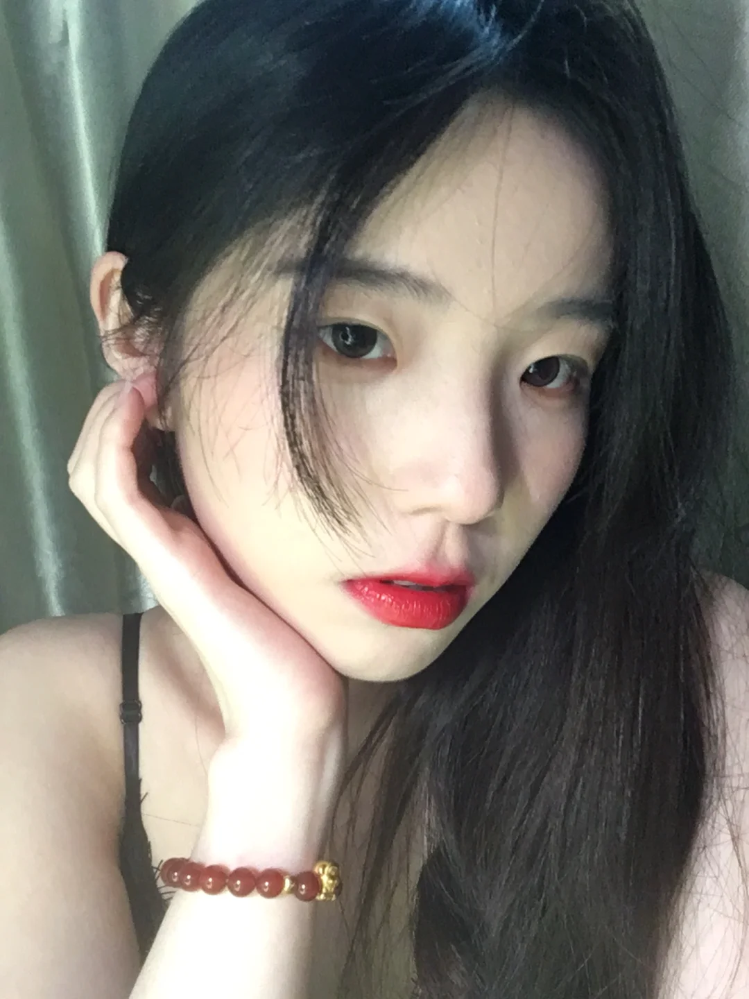 还得是黑发红唇