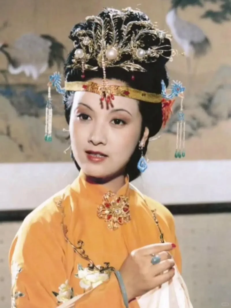 丹唇未启笑先闻：“风骚”的王熙凤💞