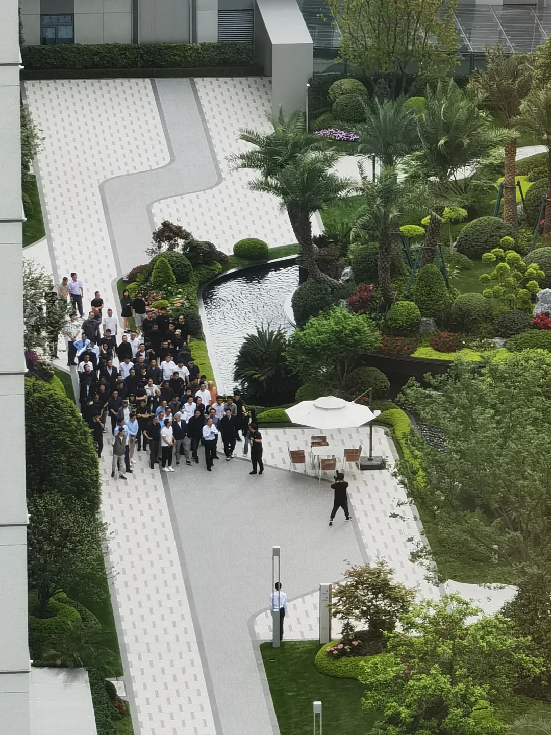 戚老板来金宸府验房了是不是马上交付了