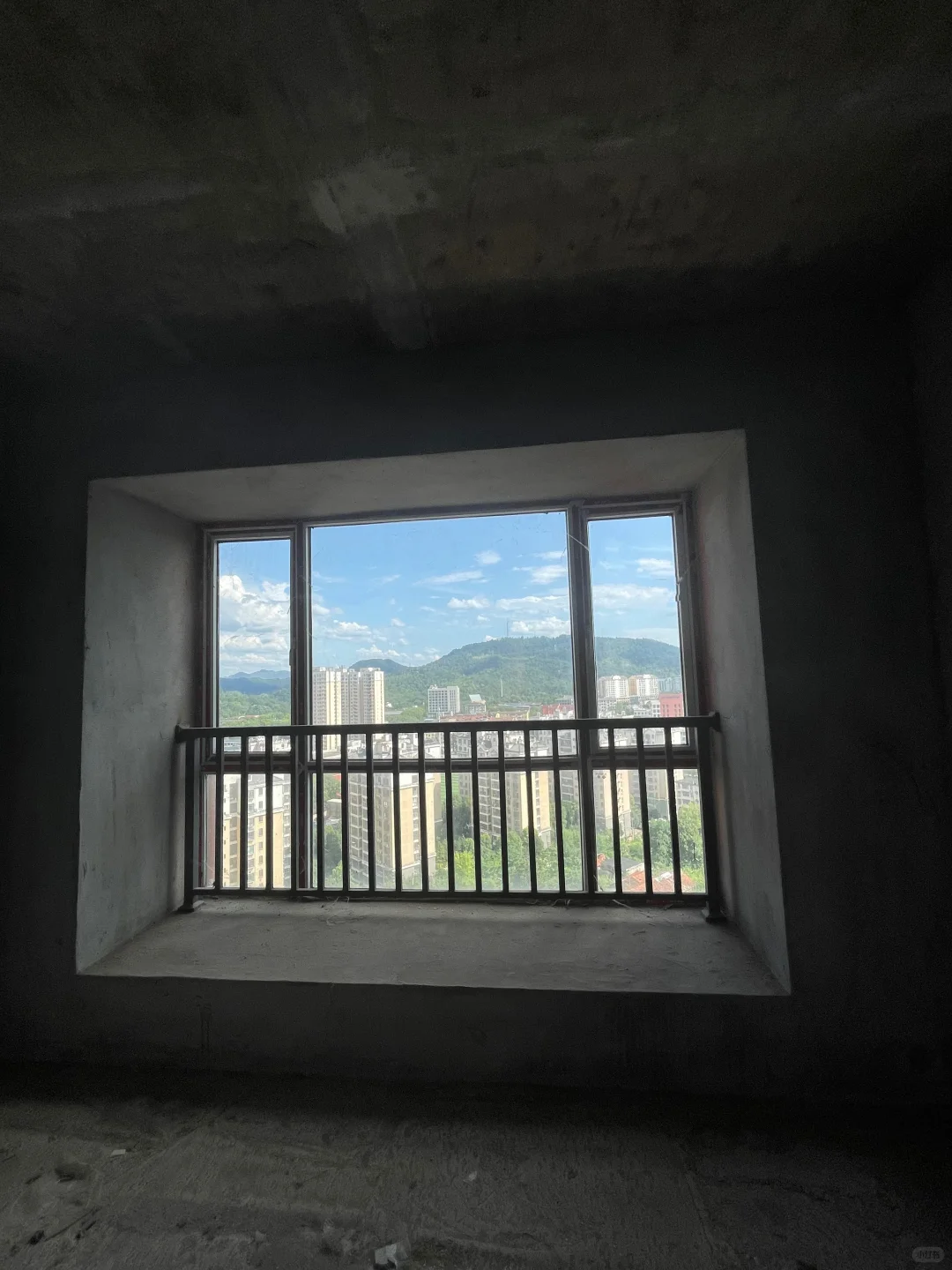 诚意出售 三室两厅毛坯房