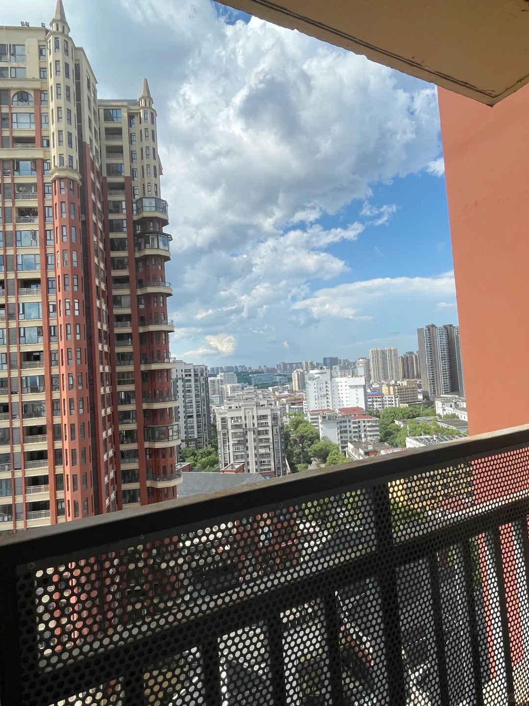 诚意出售 三室两厅毛坯房