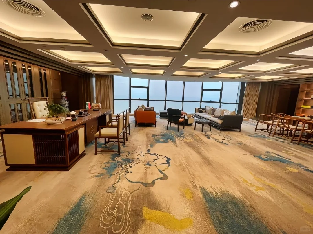 女总裁的办公室，你看还缺什么？