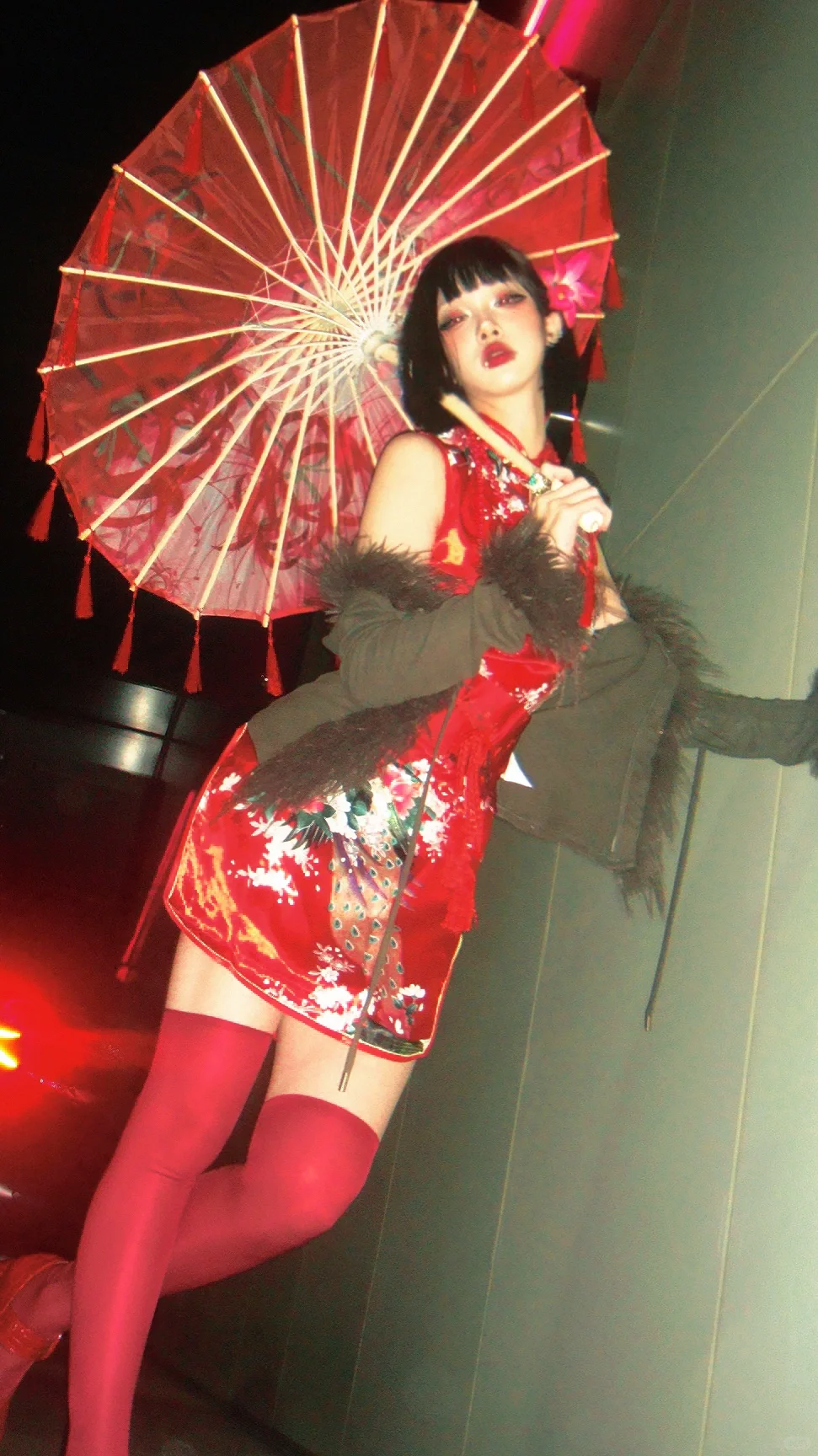 碍眼的妖艳红莲