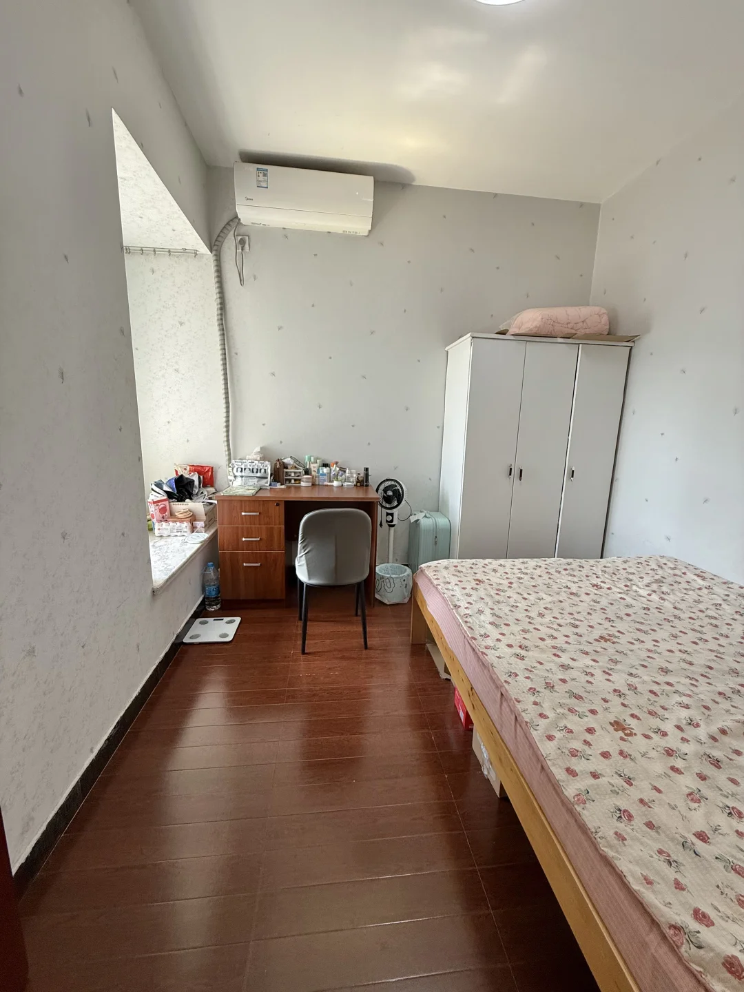 合租室友，仅限女生。