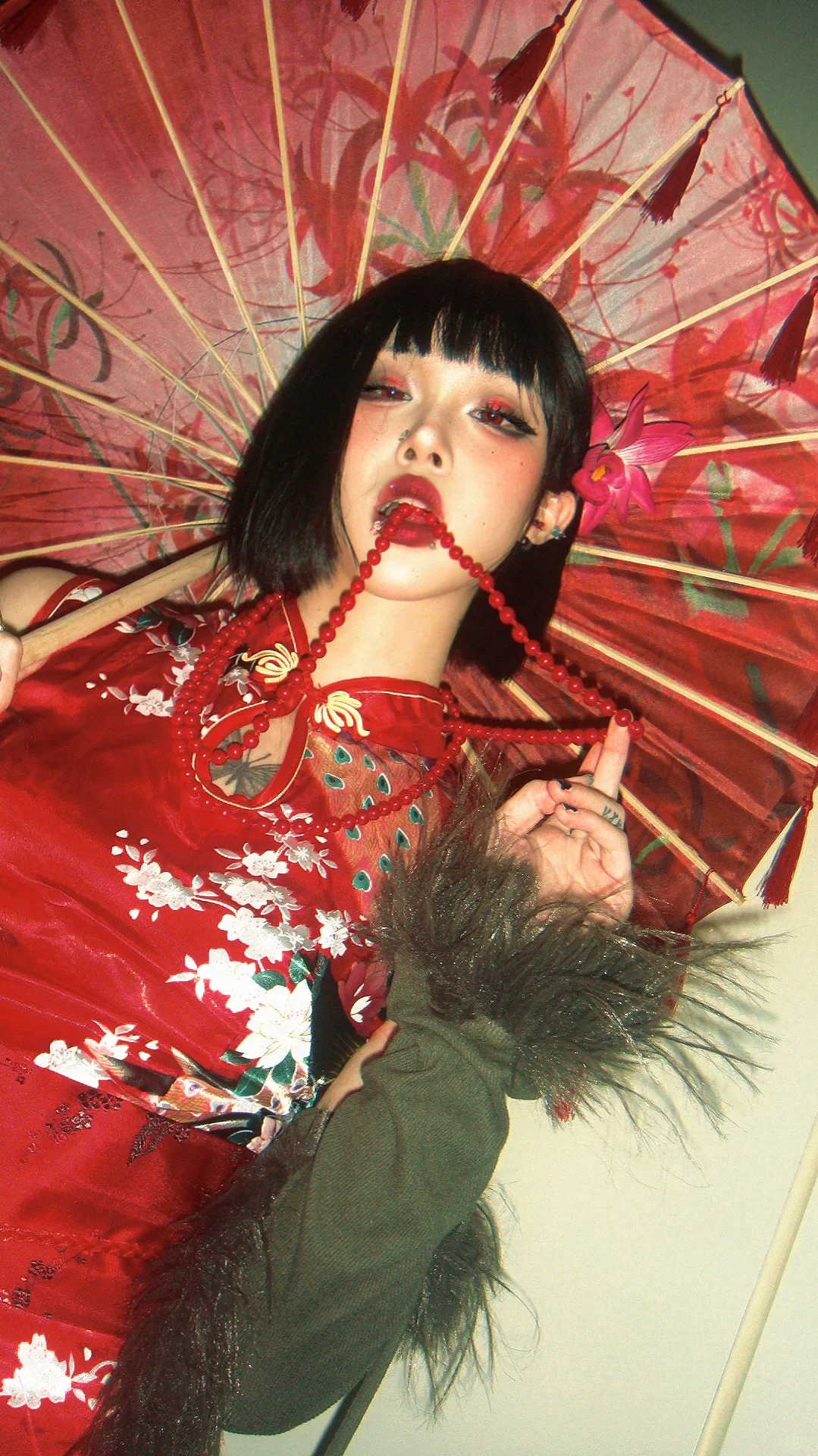 碍眼的妖艳红莲