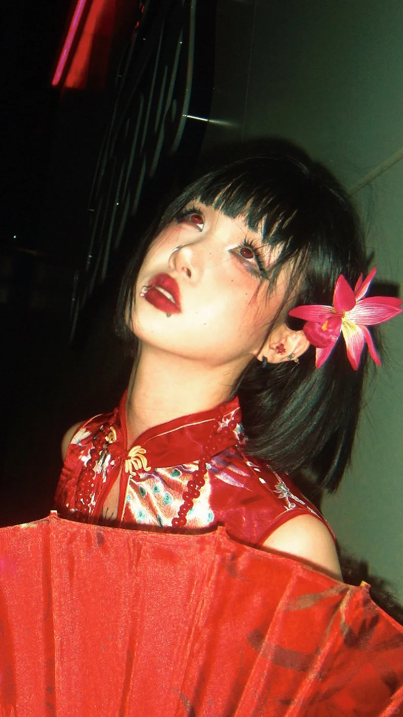 碍眼的妖艳红莲