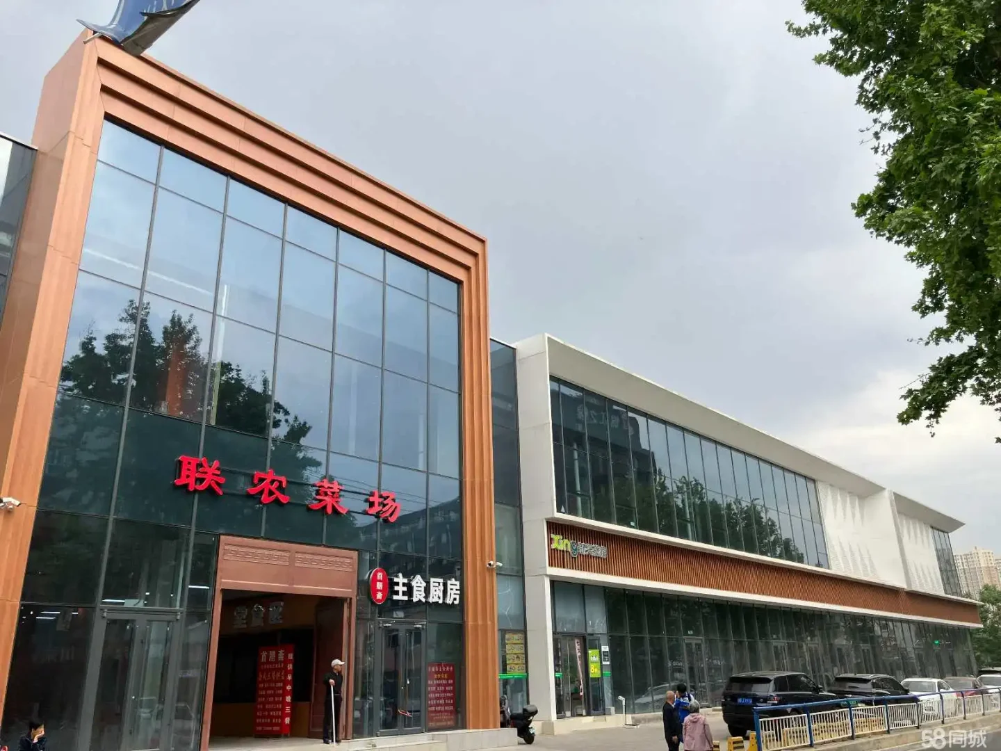 房东商铺出租，小区出入口，宽门头