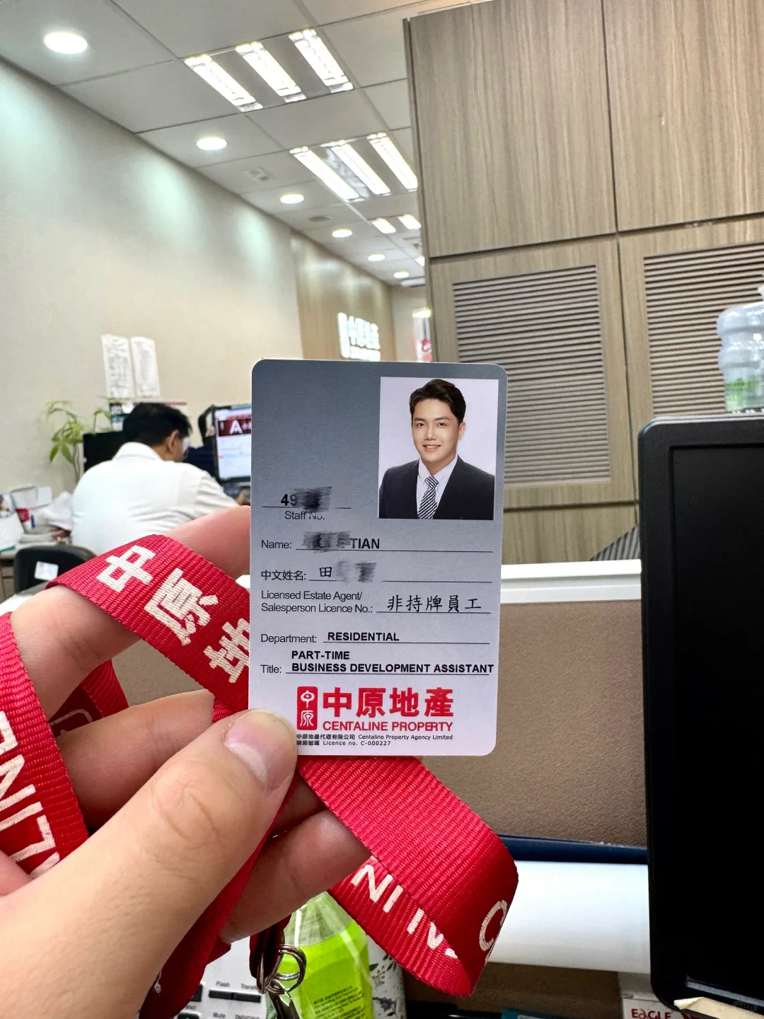 🇭🇰211本港硕毕业让我做房产中介？狗都不…