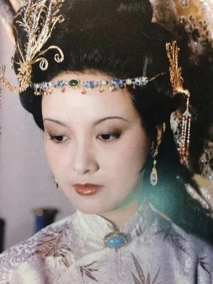丹唇未启笑先闻：“风骚”的王熙凤💞