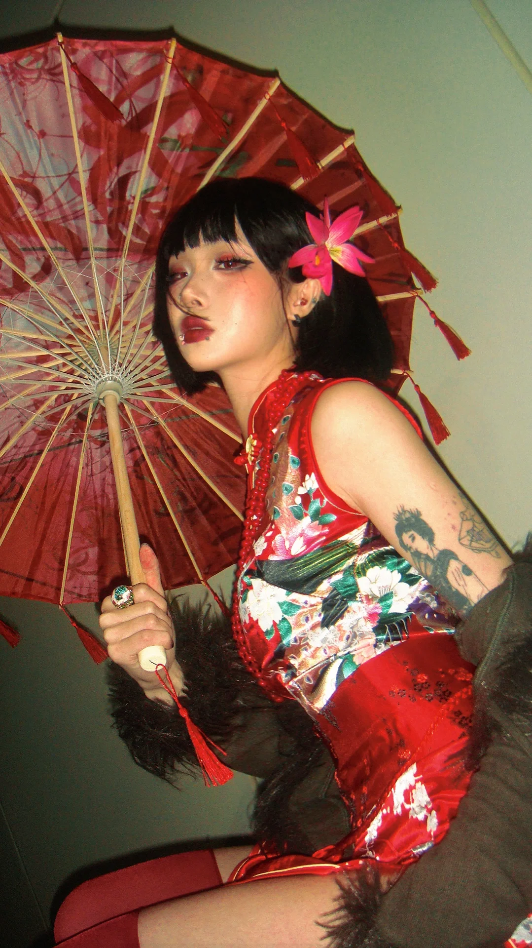 碍眼的妖艳红莲