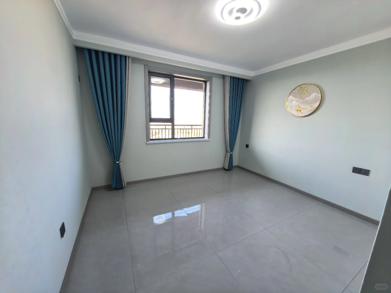 精装修未入住婚房，送全屋家具，三室两厅