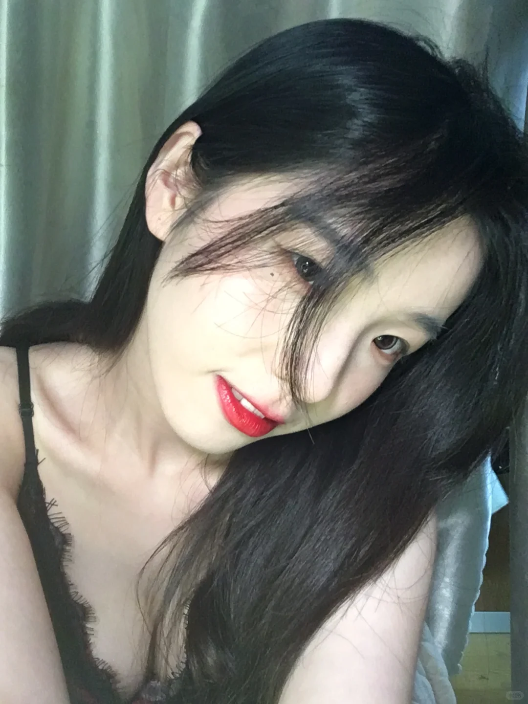 还得是黑发红唇