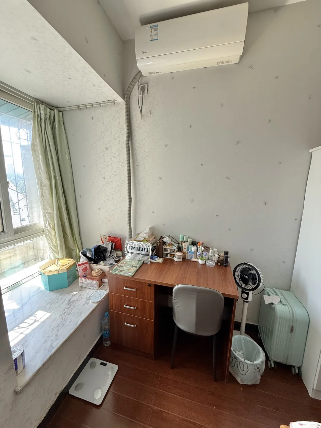 合租室友，仅限女生。