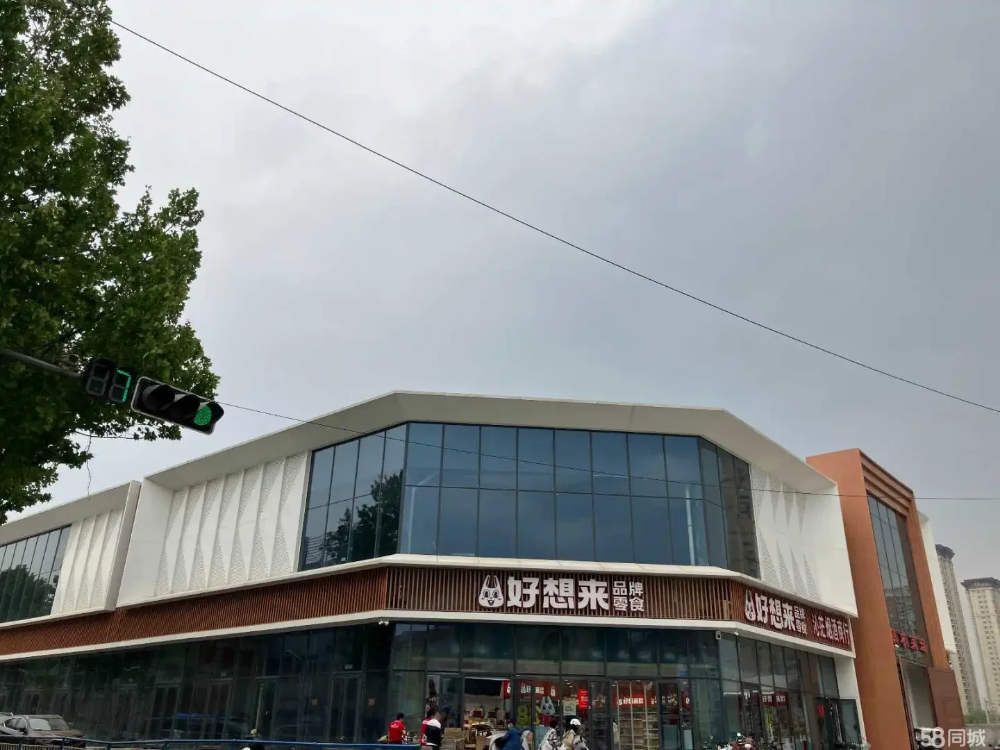 房东商铺出租，小区出入口，宽门头