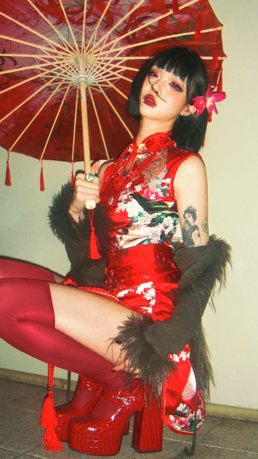 碍眼的妖艳红莲