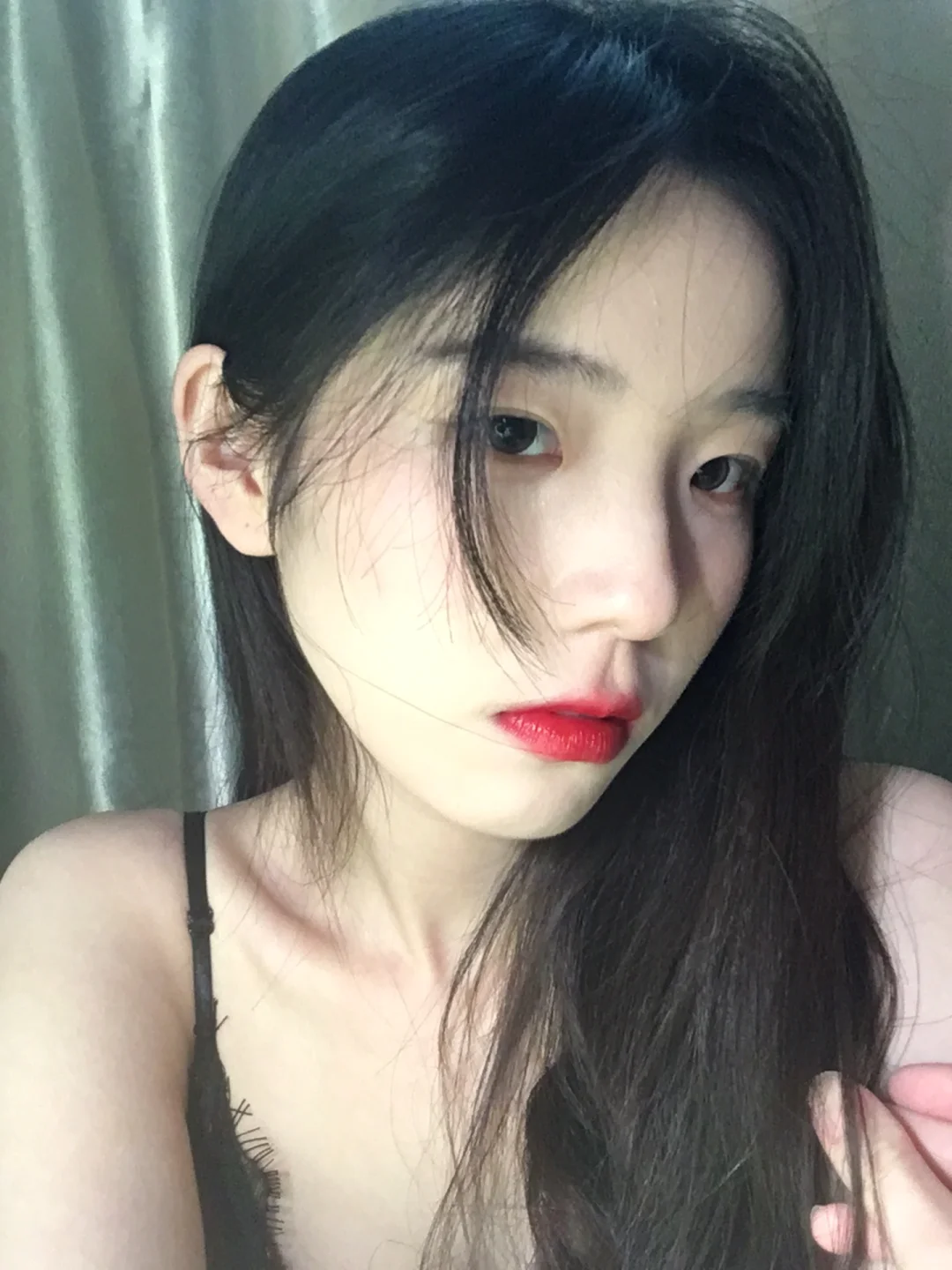 还得是黑发红唇