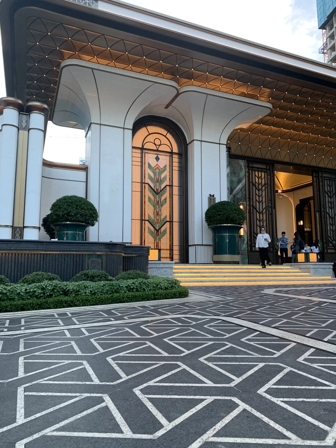 厦门人怎么回事？买1000多万的房子跟玩一样
