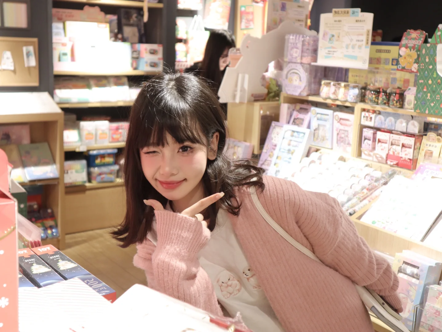 那个经常偷偷出来约会的女孩子
