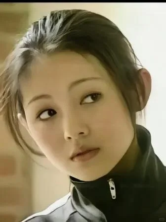 大S早期颜值巅峰穿搭秘籍✨，女神范儿十足