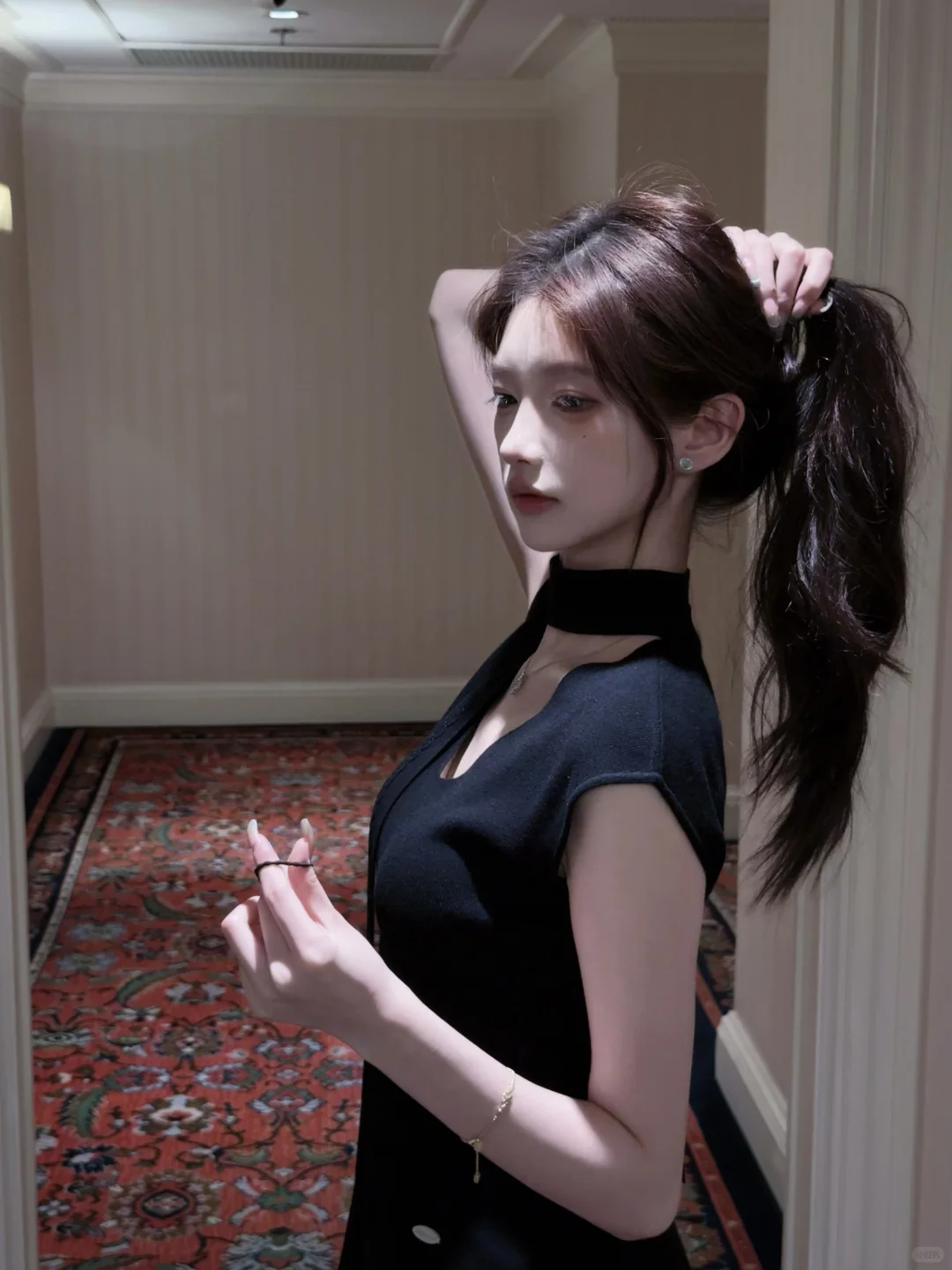 媚女都要写脸上了…