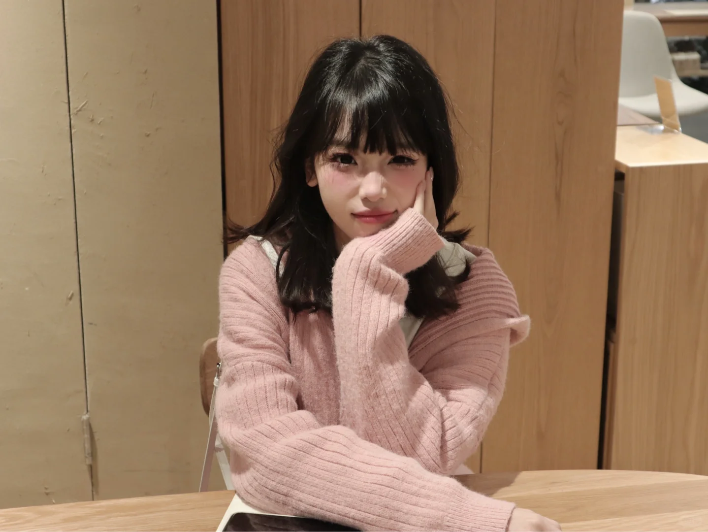 那个经常偷偷出来约会的女孩子