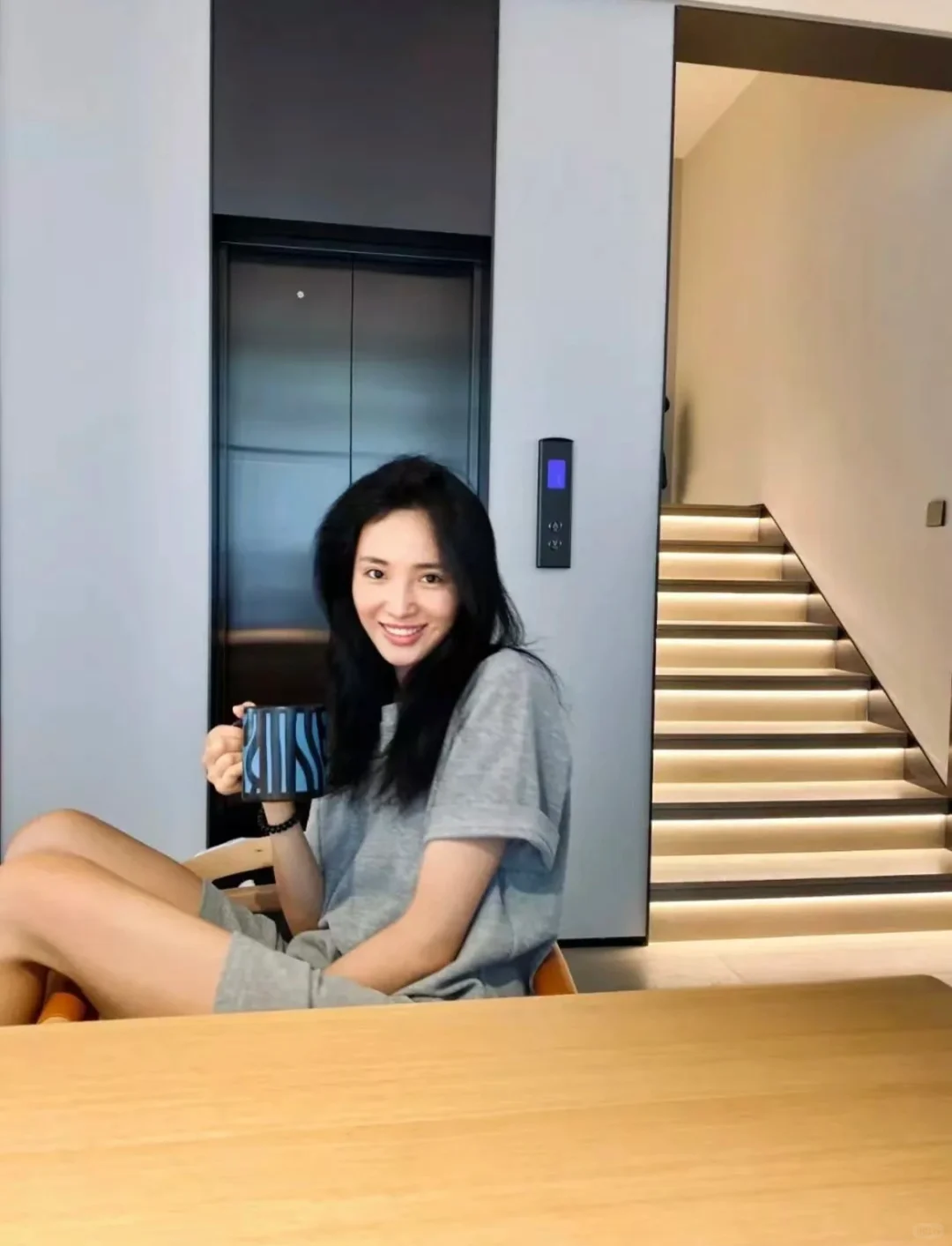 低调圈内富婆王紫璇，豪宅五层楼还带电梯！！