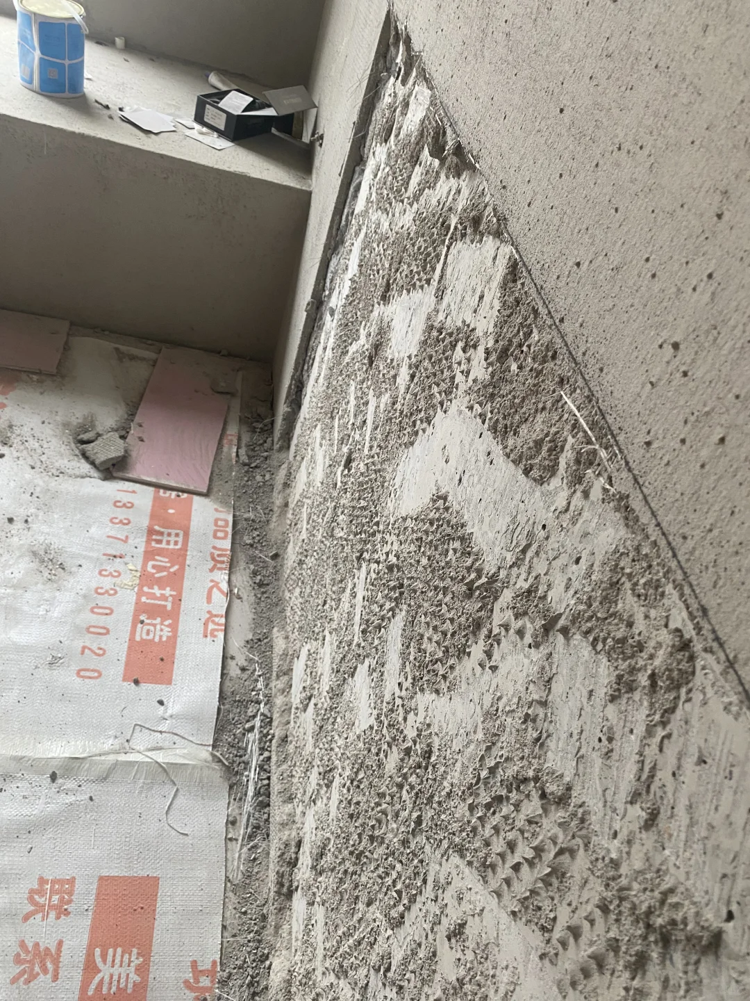新房装修期间，发现墙面严重的质量问题