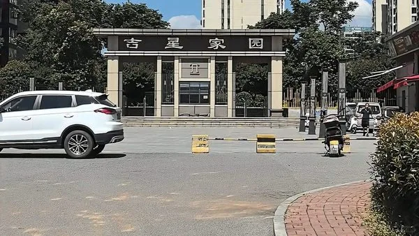 开发商将车位改仓库卖给业主被拆除