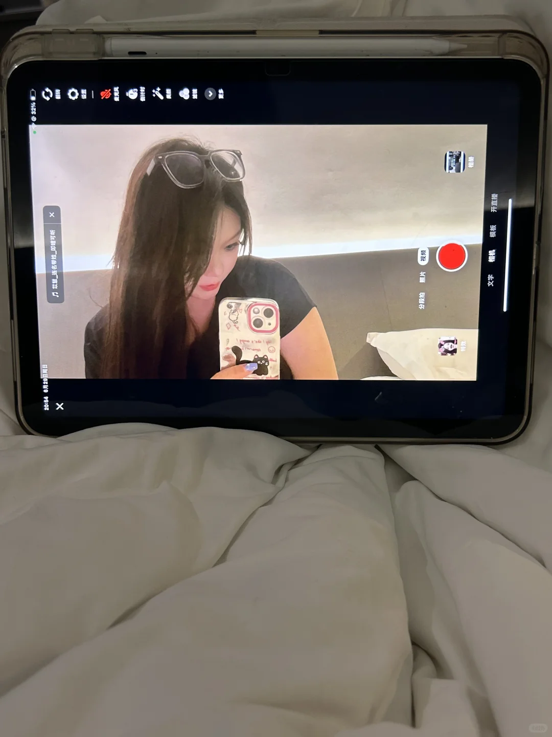 在酒店等老公下班孤独的少妇