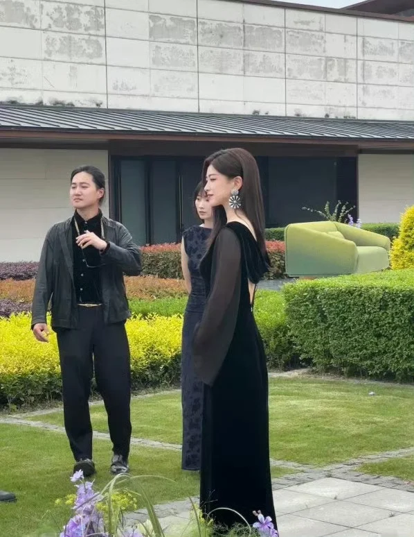 难怪那么多人喜欢她，确实风韵犹存